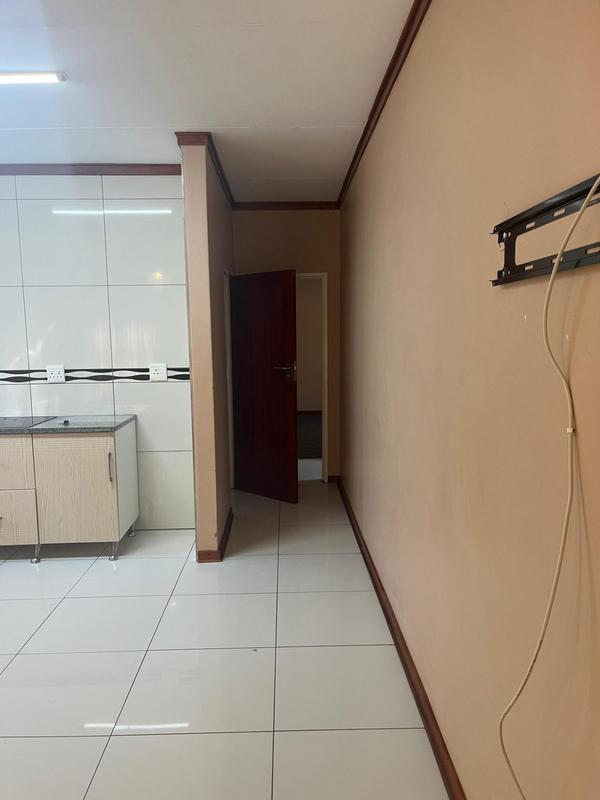 To Let 1 Bedroom Property for Rent in Golf View North West